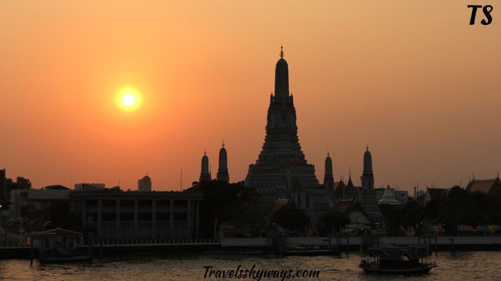explore-bangkok-s-riverside-attractions-and-views-thailand