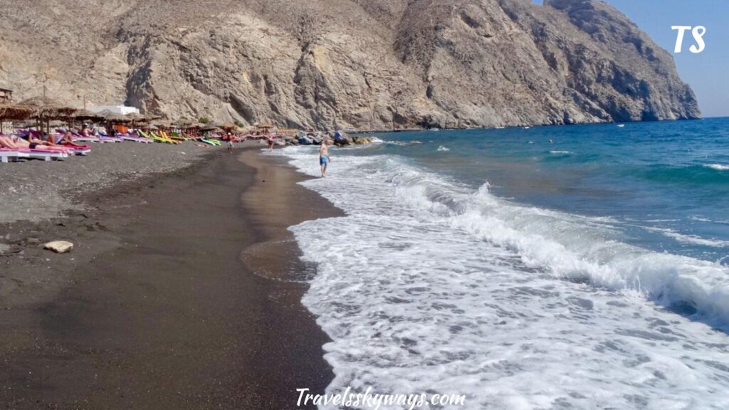 hit-santorini-s-beaches-on-a-backpacker-s-budget